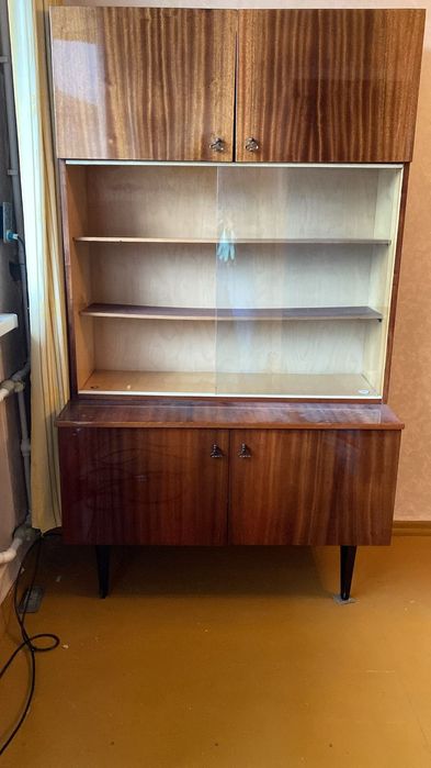 Продаю шкаф-сервант