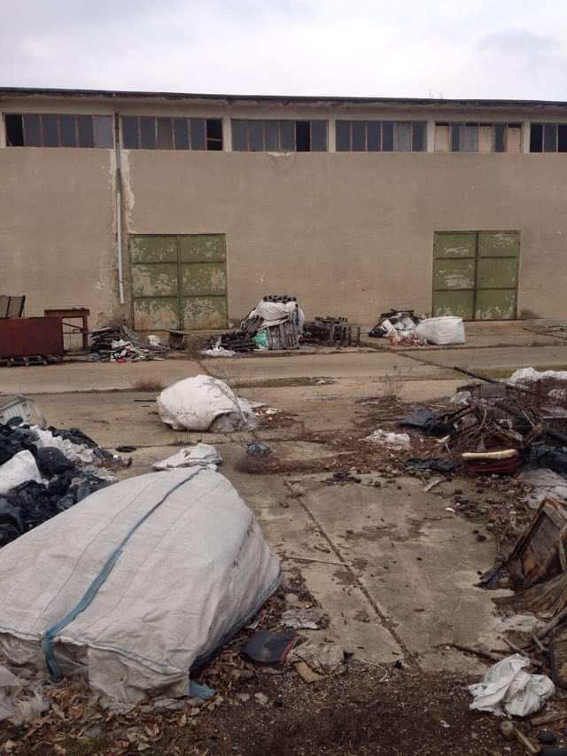 Продава се Промишлена сграда в Монтана, Парта 1 - 2100 кв.м за 85 €/кв.м - Снимка #1
