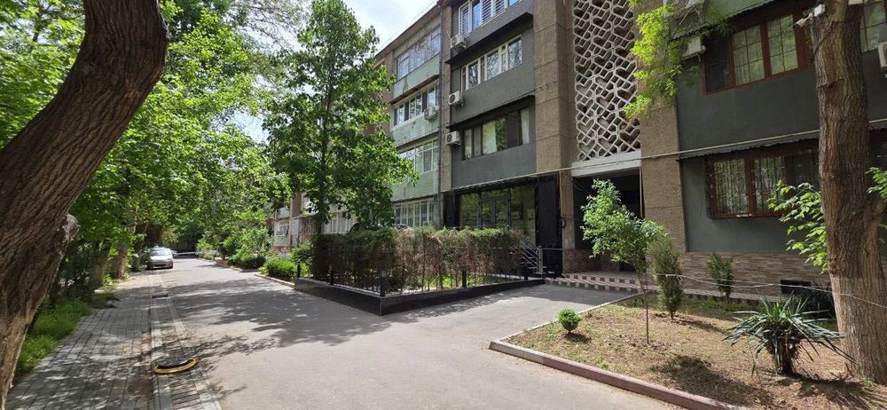 Нежилое помещение на Кунаева 93квм 2-линия