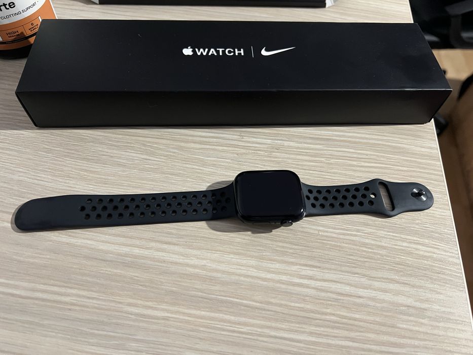 Apple Watch Seria 7 Nike edition.