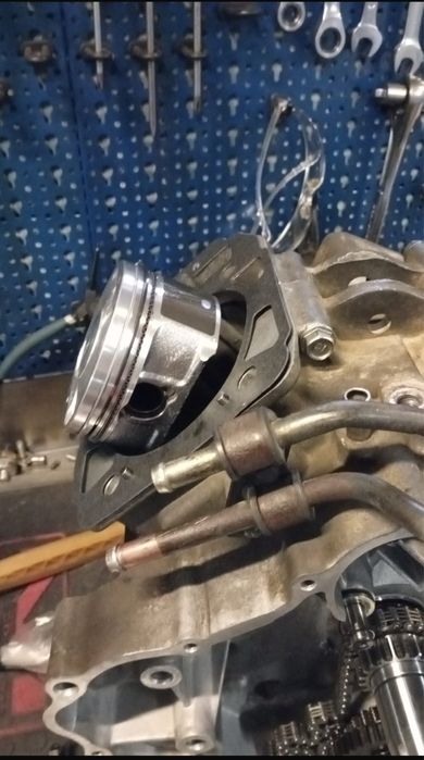 Vand sau schimb cu auto  cf moto 800 x8