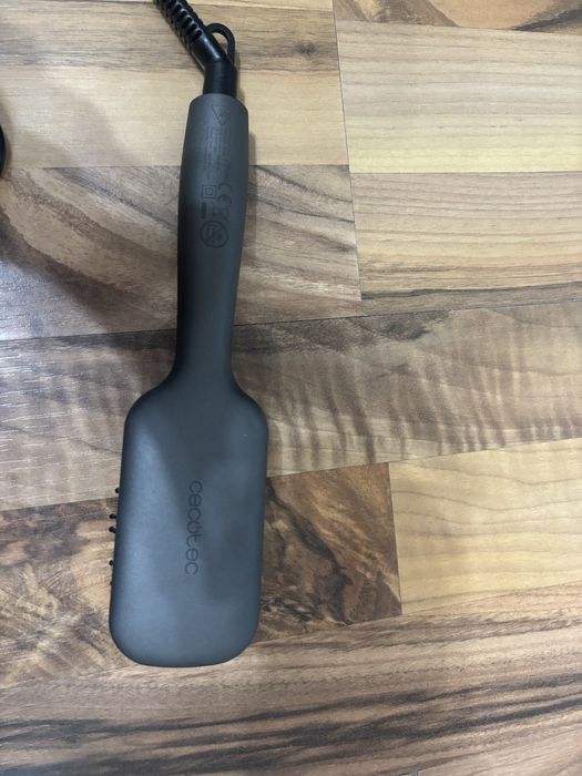 Vand perie de par electrica Cecotec Bamba