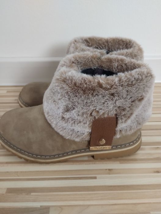 Ugg wrangler mărime 34