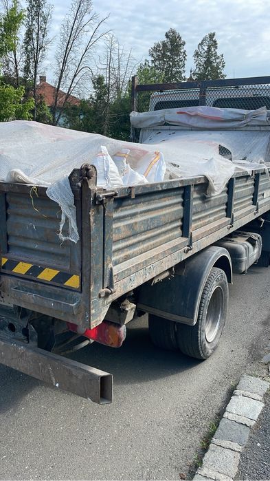 Executam demolari interioare și exterioare