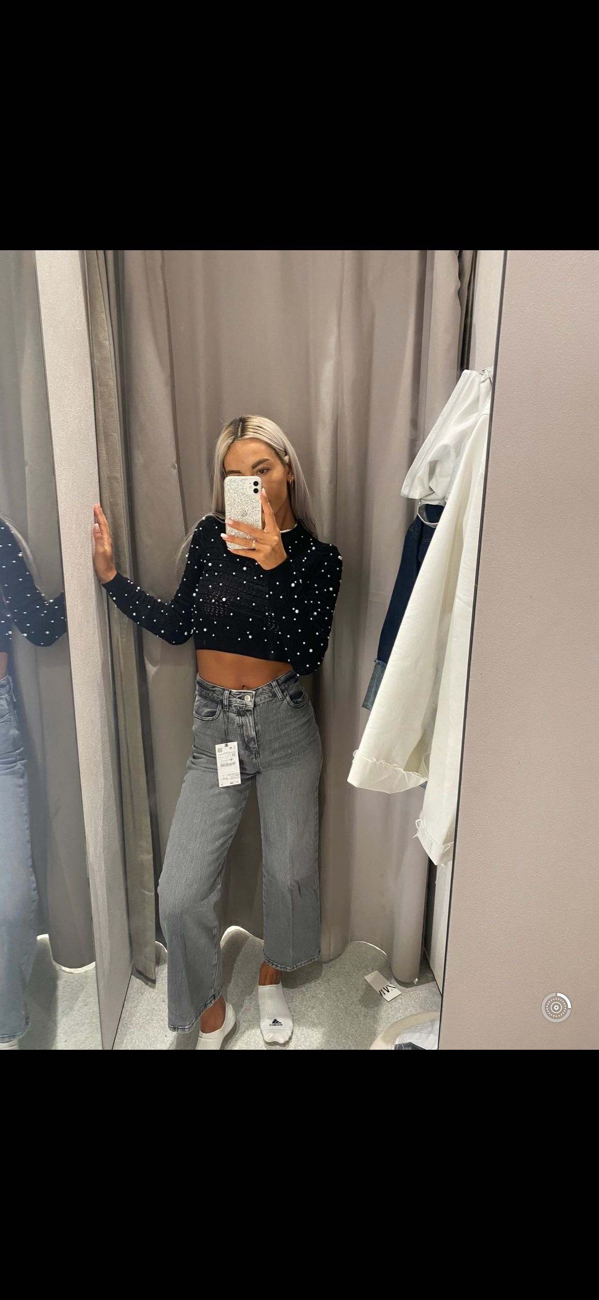 Дънки и блуза с гол гръб на ZARA