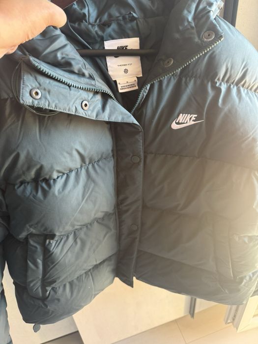 Дамско яке, Nike