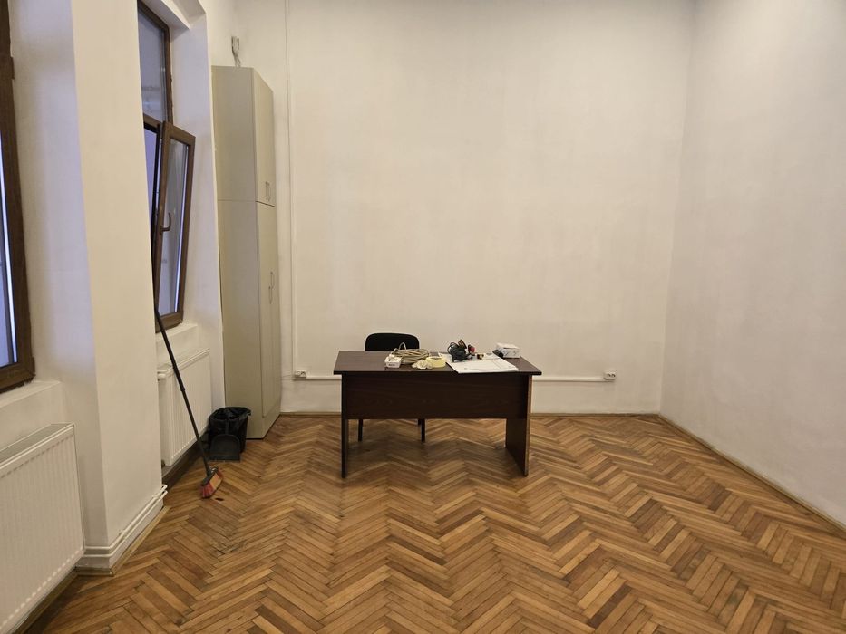De închiriat spațiu comercial Pt birouri