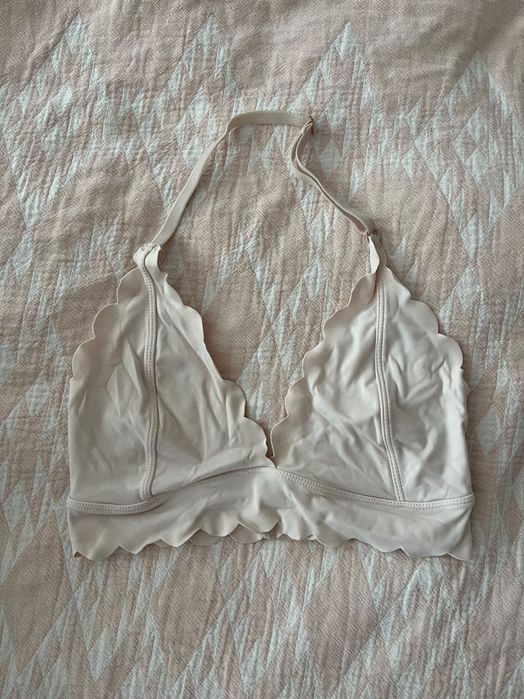 Sutien lejer cu breteaua peste spatele gatului