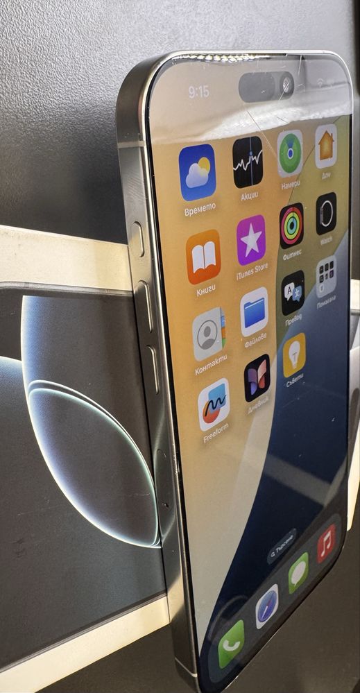 iPhone 16 Pro Max – 256GB – 100% батерия - леки драскотини по екрана