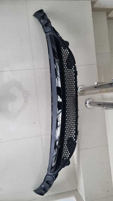 Grila inferioara ornament crom bara fata mercedes w213 amg