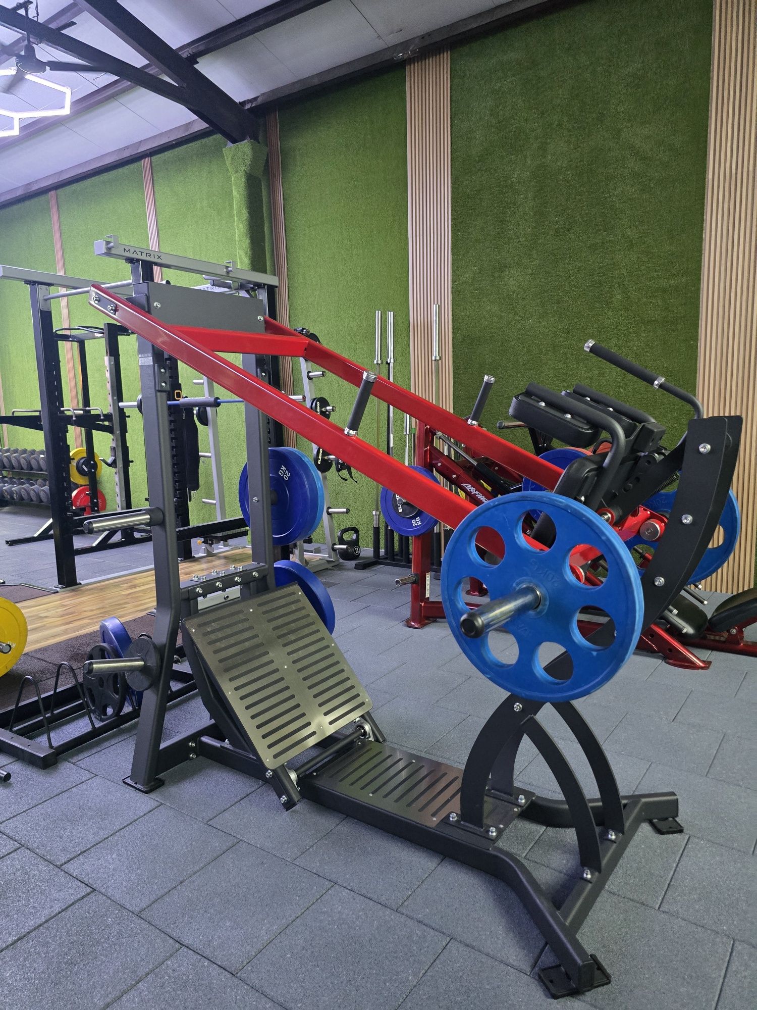Pendulum Squat  пендиум клек със свободни тежести