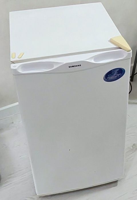 Продам холодильник офисный