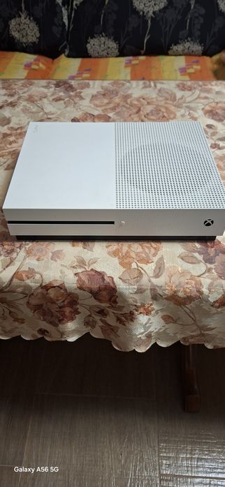 Xbox One S + 1бр джойстик+8 игри