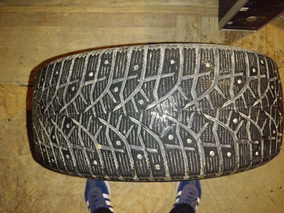 Комплек зимних шин 235 / 45 R18