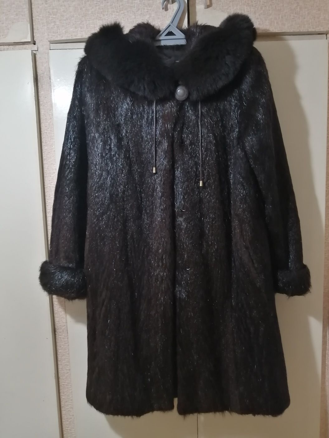 Продам женскую нутриевую шубу