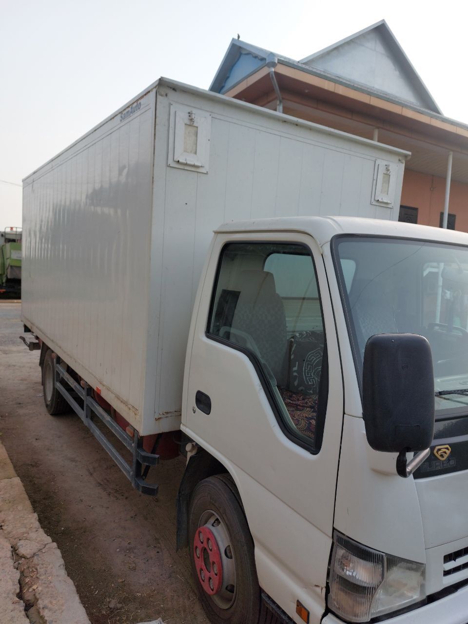 Isuzu sotiladi 2011 yil. 2023 metan qóyilgan.