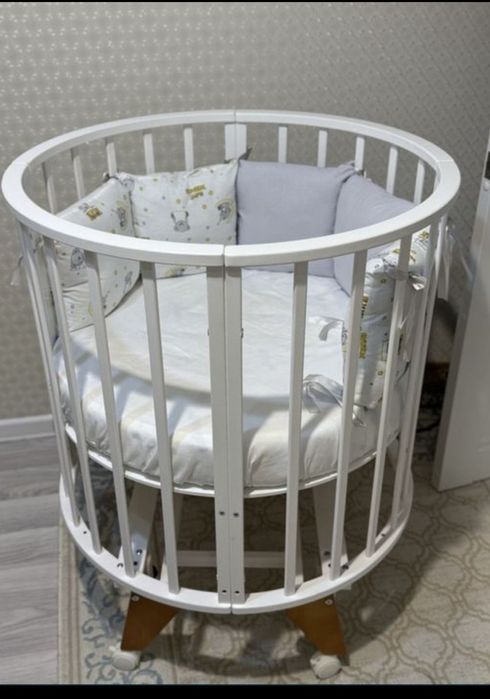 Детская кровать трасформер,  2 положения: круглый и овальный