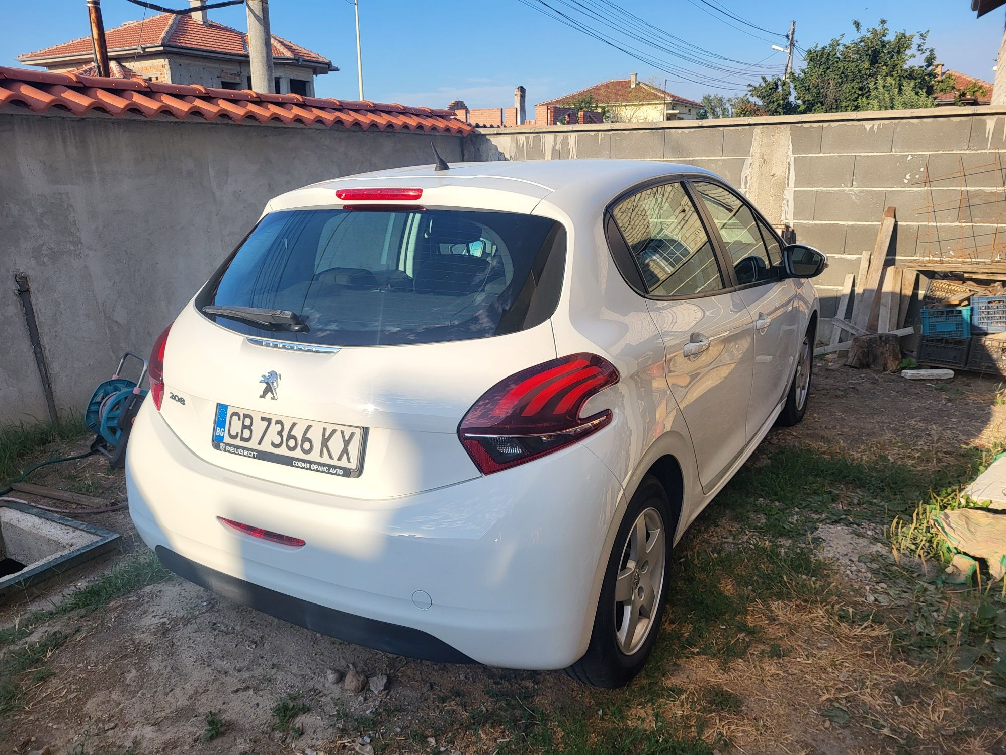 Продавам Пежо 208 Peugeot