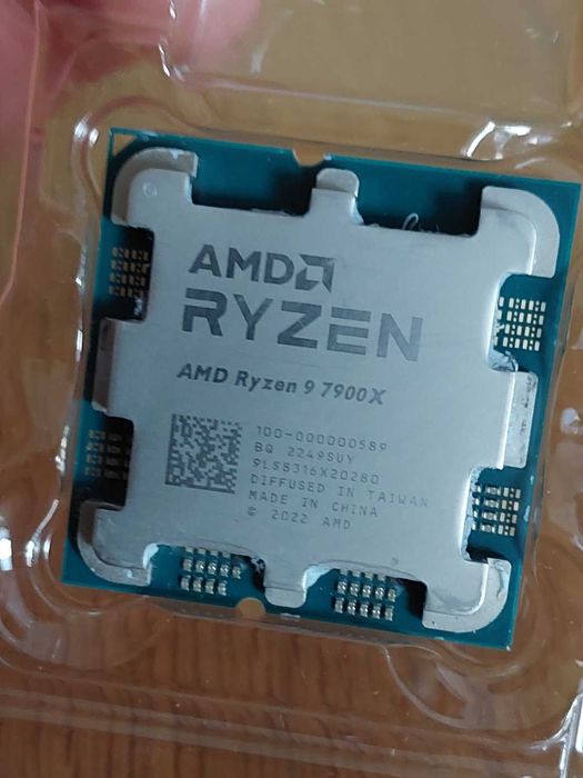 AMD Ryzen 9 7900X + AsRock X670E PG Lightning