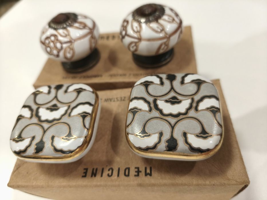 Порцеланови дръжки за мебели с цветни мотиви