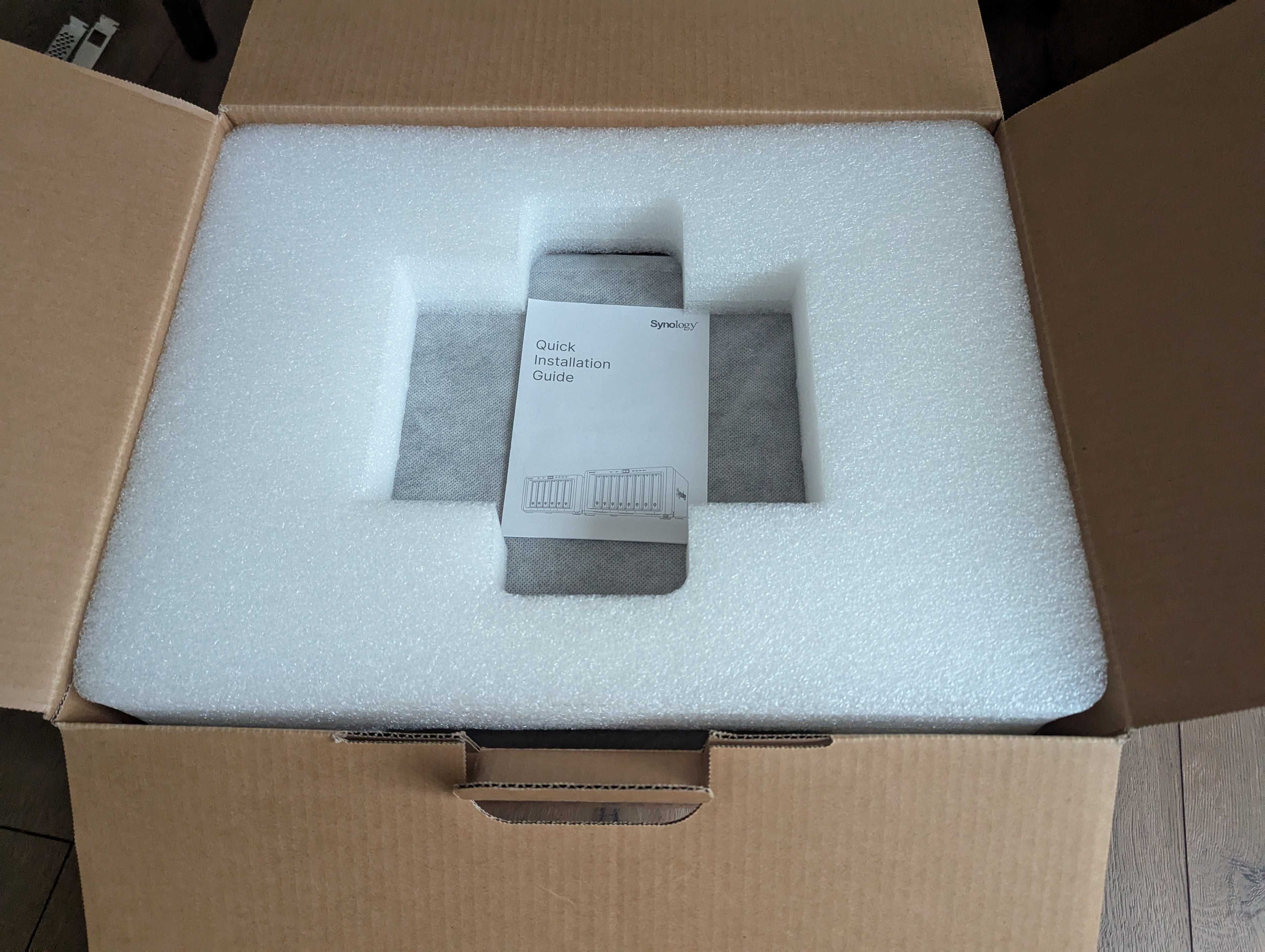 Synology DS1823xs+ NAS с пълен комплект дискове и RAM