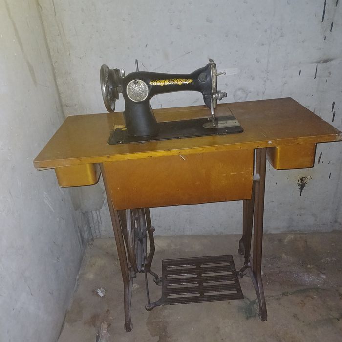 Продам швейную машинку