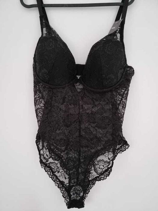 Body din dantela, NOU