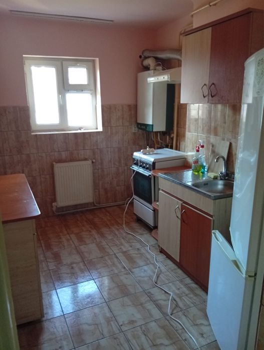 Apartment cu 2 camere,decomandat la vile Savinești cu boxa si gradina.