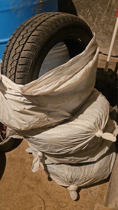 Комплект зимних шин в хрошем состоянии