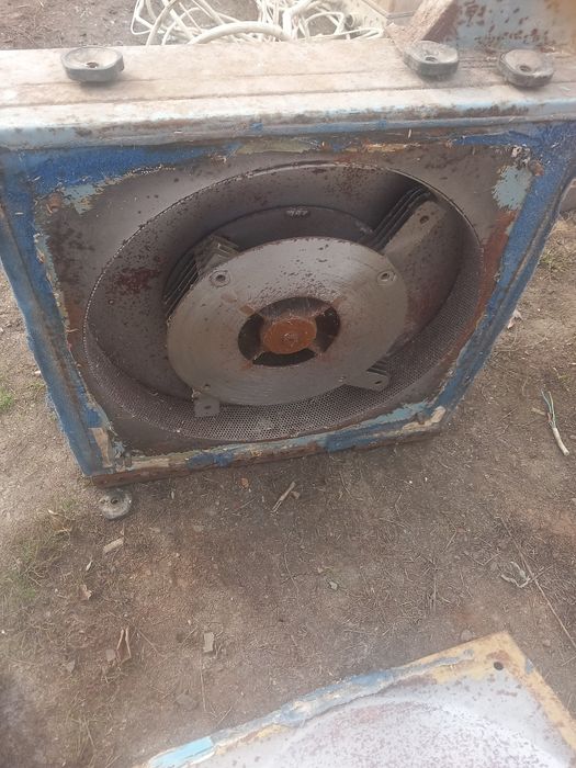 Vând moară cu aspiratie