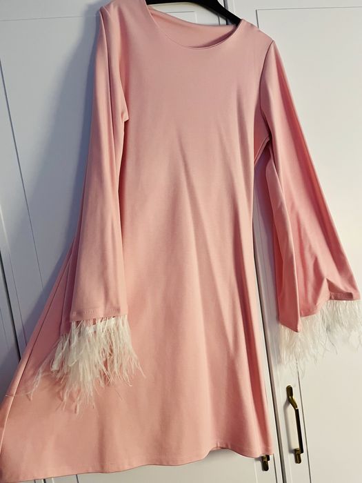 Rochie roz cu pene