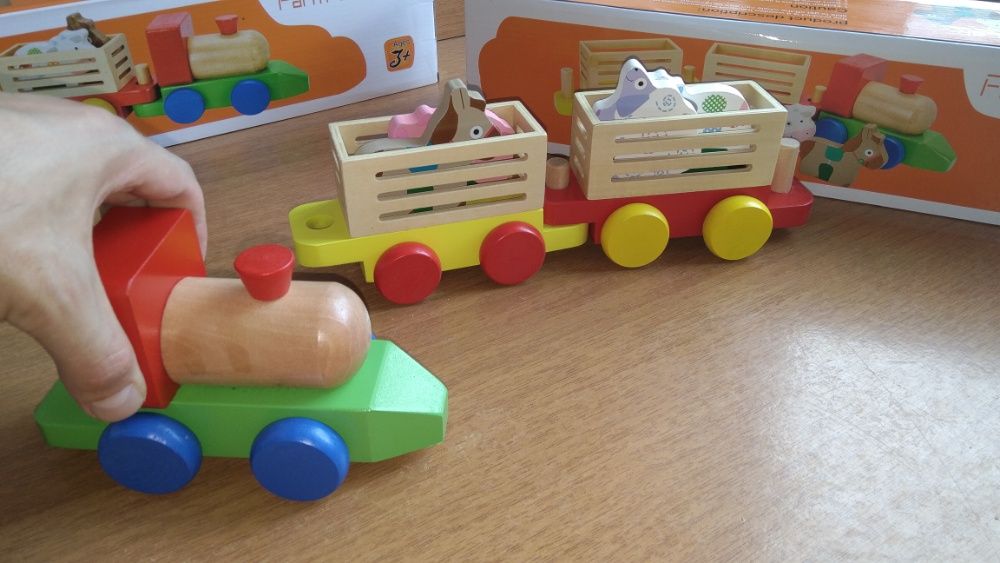 Голям дървен влак с животни и ремаркета / дървени играчки