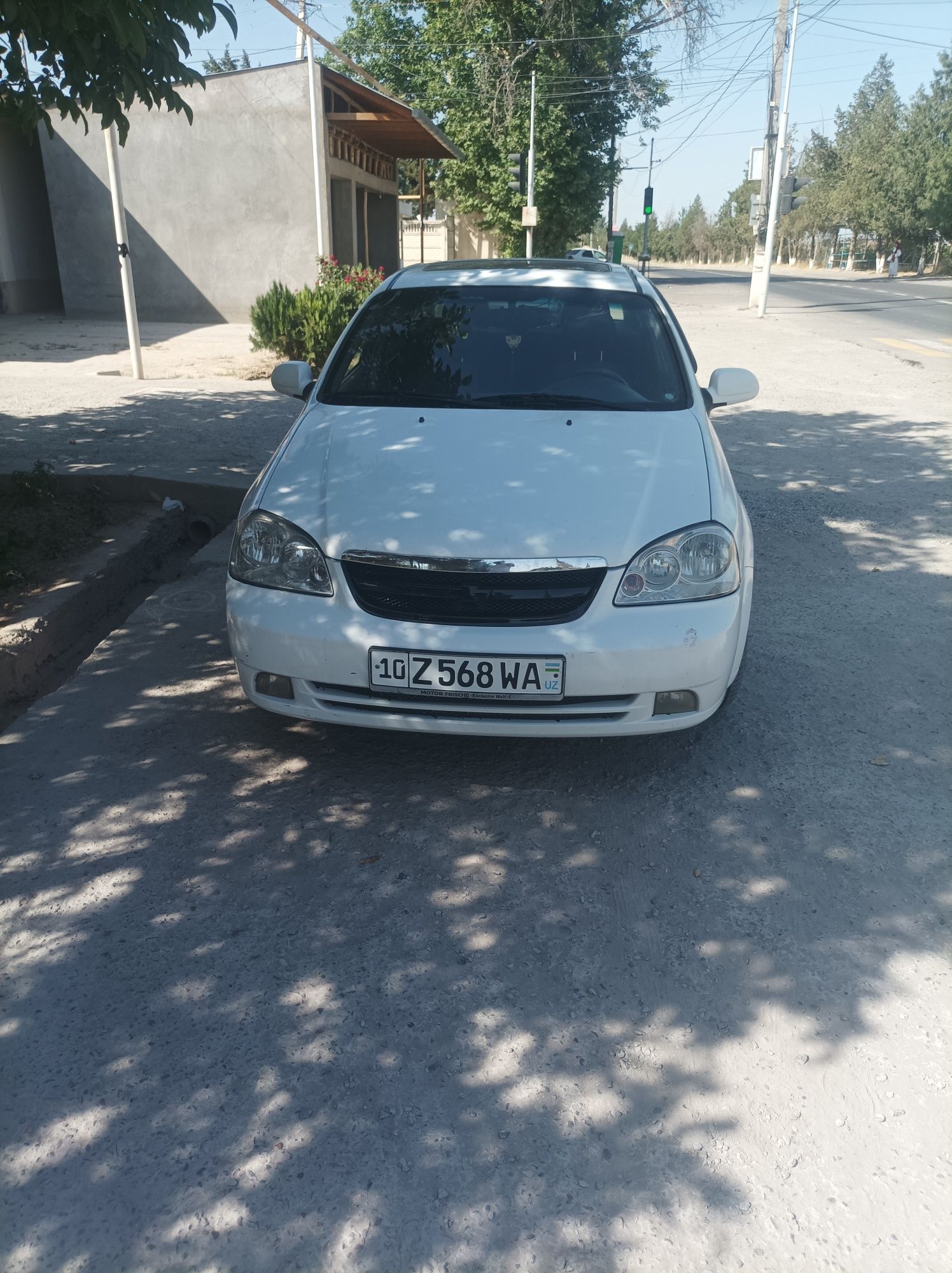 Lasetti 1.8 sotiladi