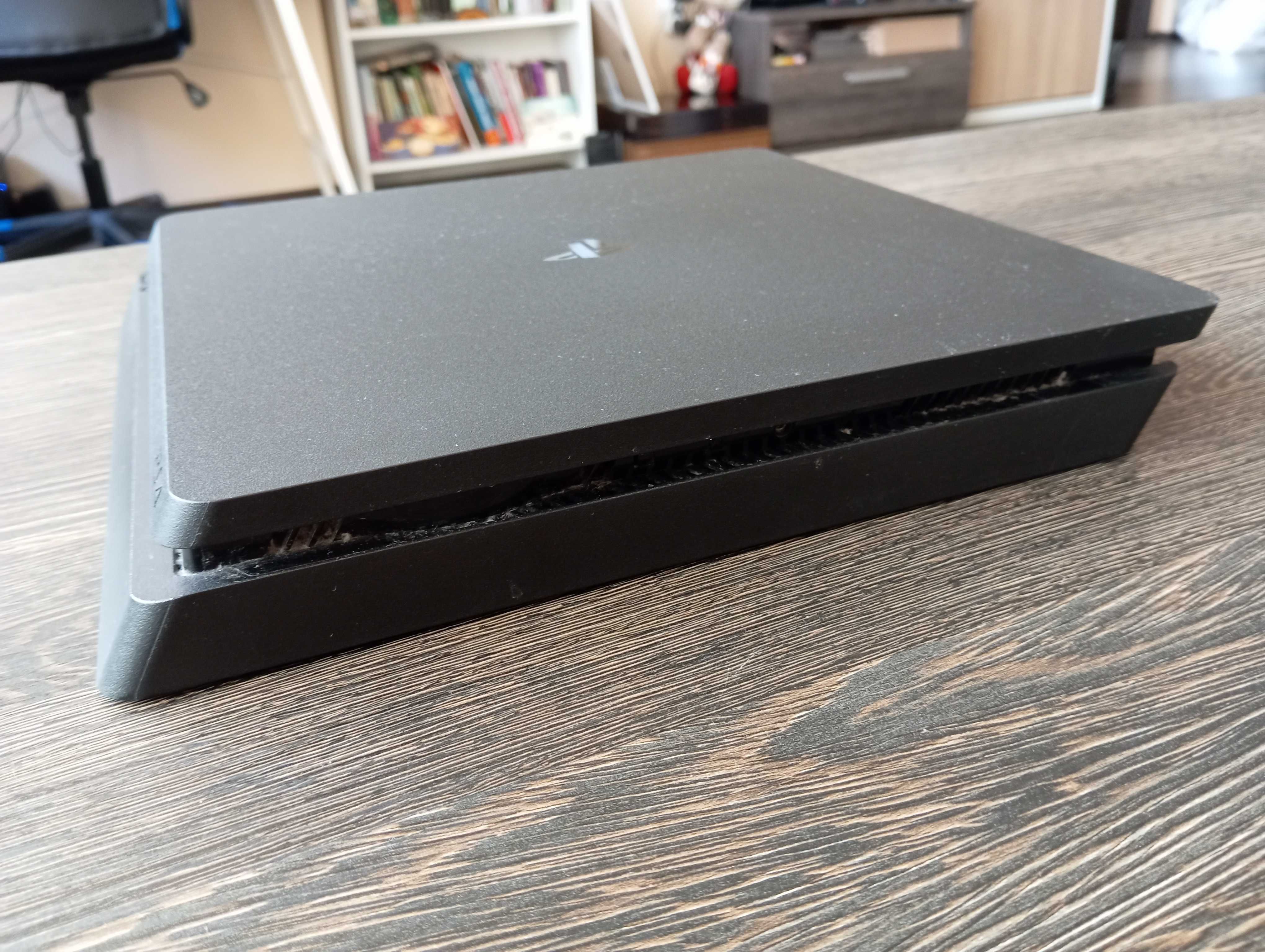 PlayStation 4 Slim черен цвят