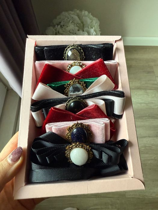 Елегантни брошки