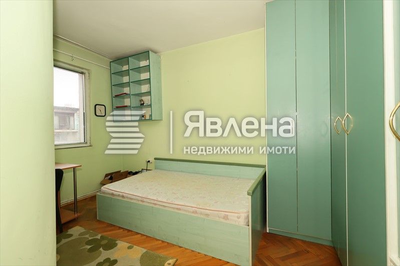 Дава се под наем Тристаен апартамент в София, Лозенец - 75 кв.м за 550 € - Снимка #2