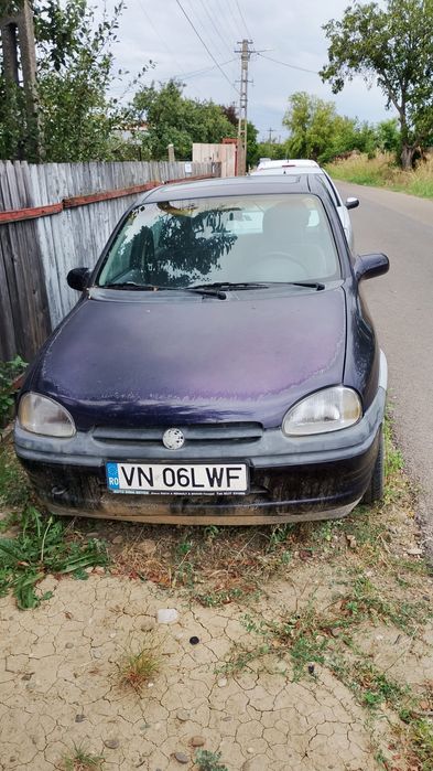 Vand sau dezmembrez opel corsa 1996 1,4 i