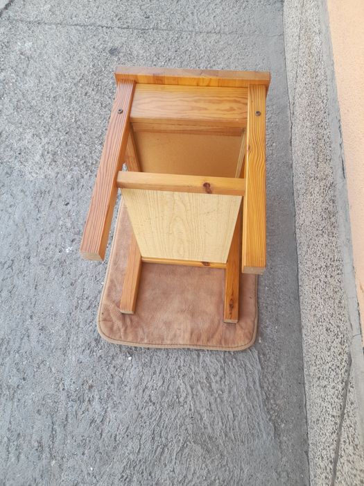 Дървена масичка с чекмедже