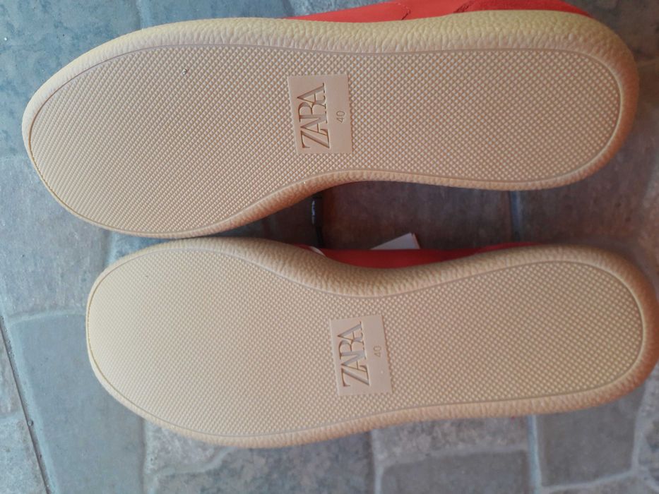 Vând Sneakers Zara