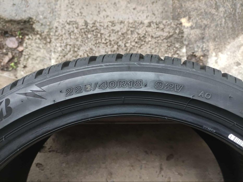 225/40/18 2бр BRIDGESTONE зимни