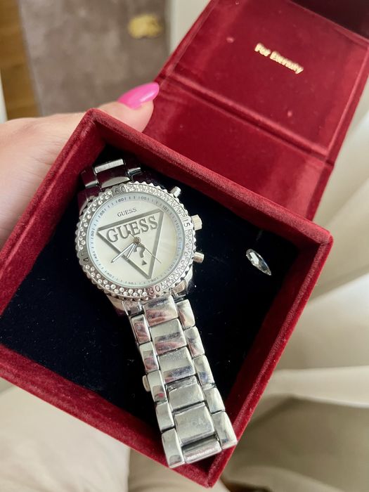 Vand ceas Guess NOU dar fara cutie