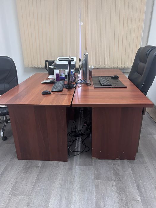 Продаются офисные столы б/у