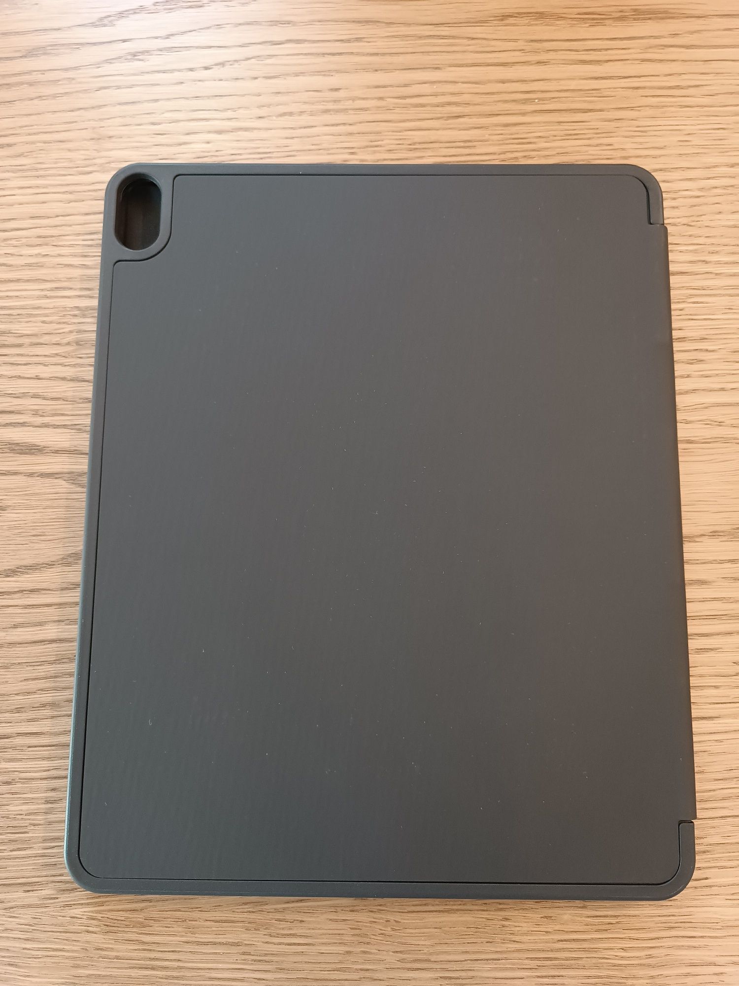 Кейс за iPad Air 13" M2- чисто нов