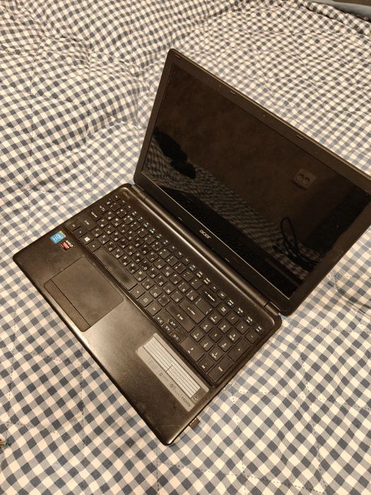 Ноутбук Acer E1-572G