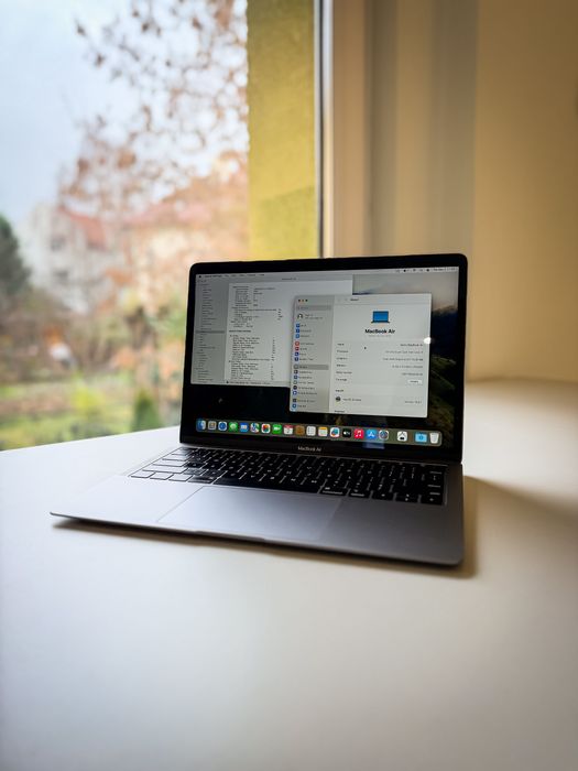  MacBook Air Retina 13", 2018 1.6 GHz i5, 8GB RAM, 256GB SSD - A1932