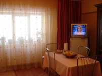 Apartament de vanzare 3 camere + boxa+cămară , central  Slatina