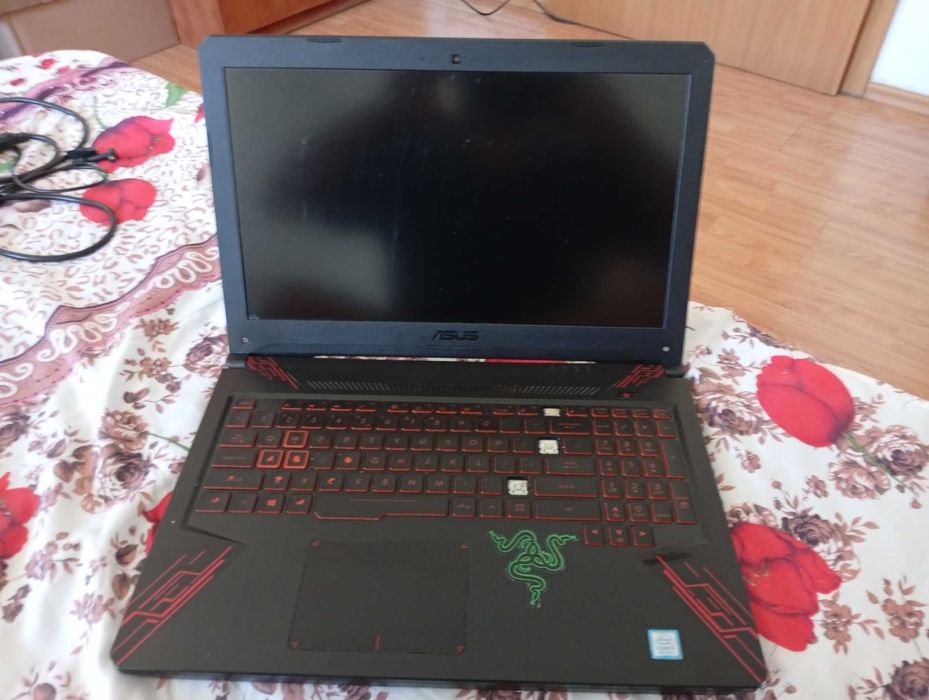 Laptop Gaming ASUS TUF FX504GD i7-8750H GeForce® GTX 1050 cu defect