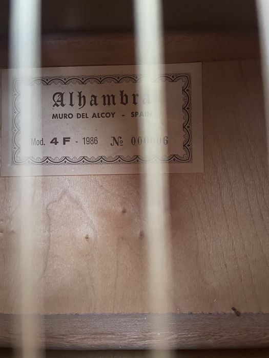 Chitara clasica flamenco Alhambra 4F Vintage cu defecte