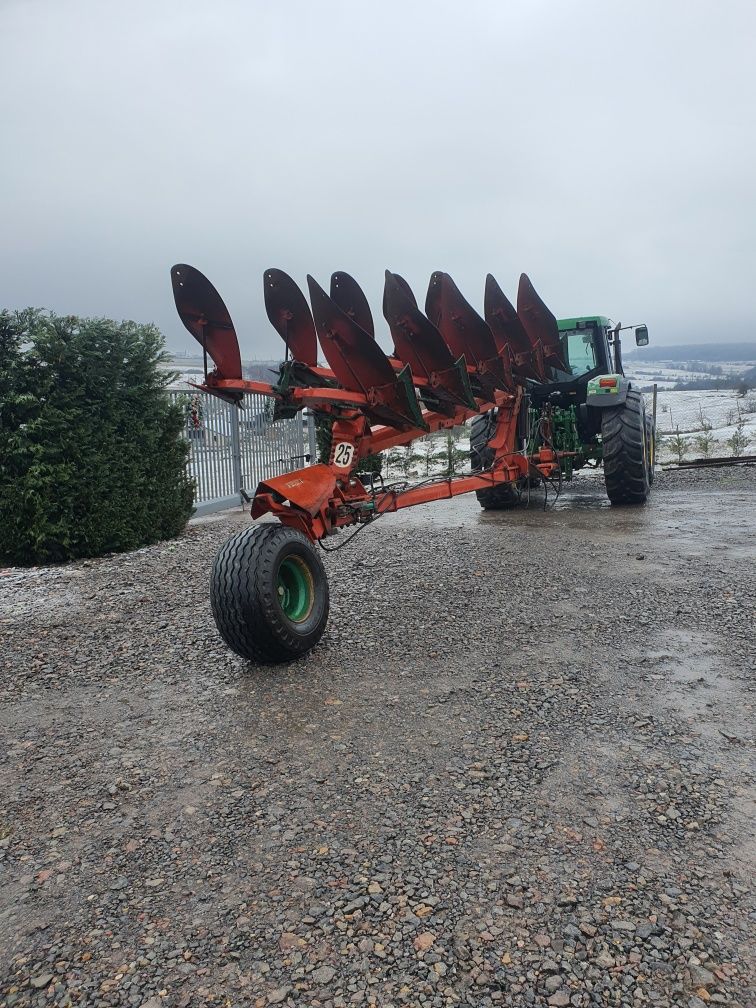 Plug tractat kverneland 5 brazde . Ca kuhn huard lemken