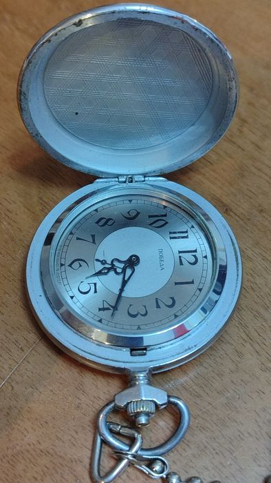 Стар джобен часовник Победа